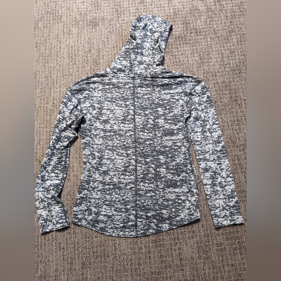 Mountain Hardware Long Sleeve - Picture 2 of 5